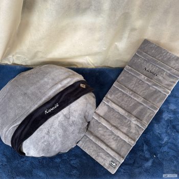   Sötét szürke kicsi (30 cm széles) rámpa szett egyedi hímzéssel
